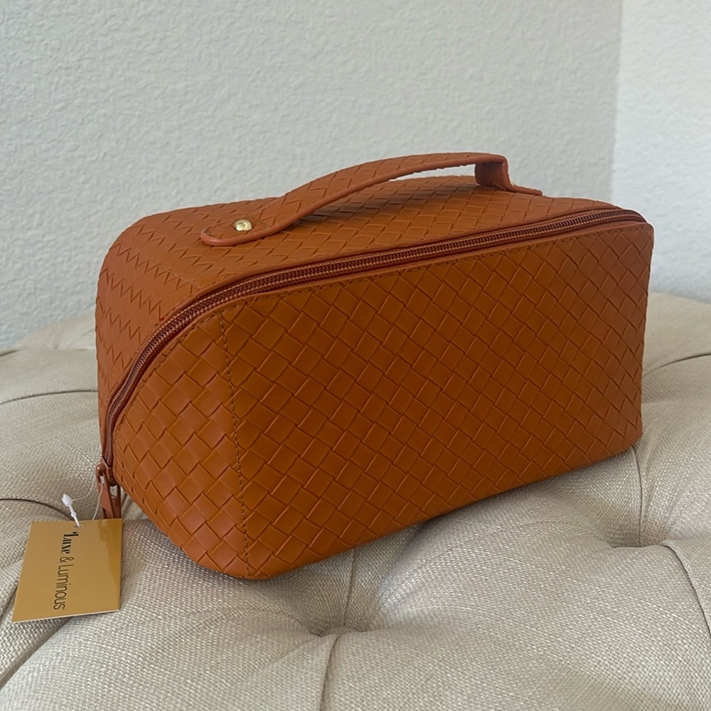 Toiletries/Cosmetic Bag (NWT) 🧡